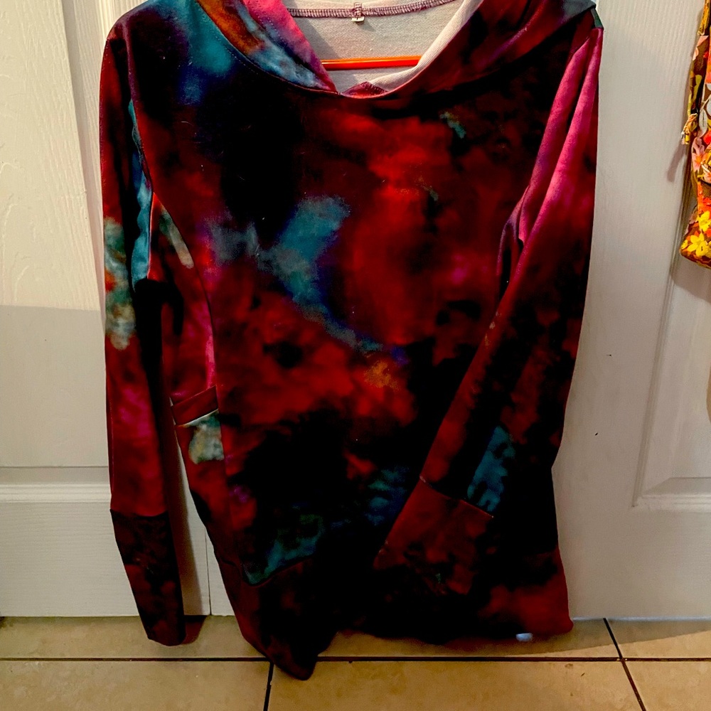 Tye dye firm fitting womens hoodie with pockets. Size L.